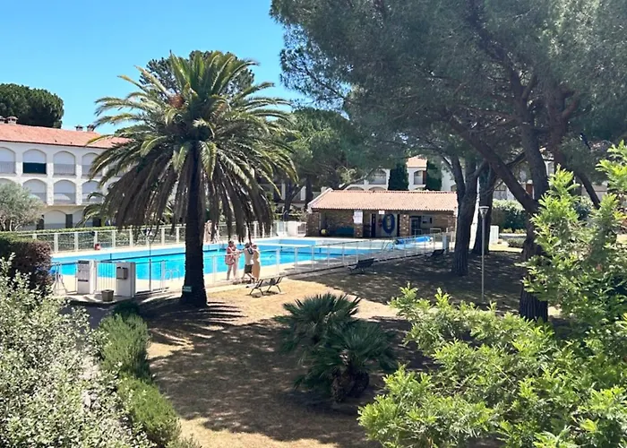 Le Patios , Piscine Plage Terrain Tennis
